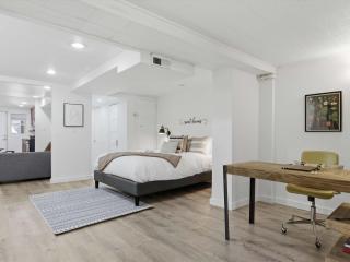 Stylish DC Hideaway - Hill East Lincoln Park - 8