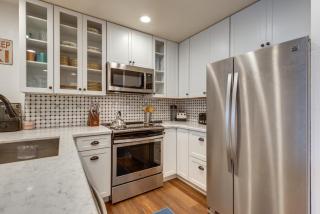 Mammoth Mtn Ski-InandOut Condo with Hot Tub Access! - 8