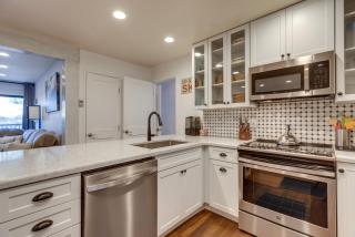 Mammoth Mtn Ski-InandOut Condo with Hot Tub Access! - 1