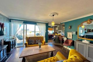 Dog-friendly Seaview Apartment - 8