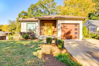 4 Mi to Dtwn Greenville Group-Ready Home with Yard - 8