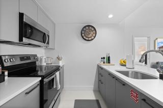 Luxury Condo with Rooftop Pool - 5-Min to Beach - 7