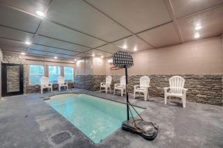 Ain't Life Grand! Spectacular Smoky Mountain Cabin with Indoor Pool, Game Room and Hot Tub - 8