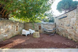 MINIQ HOMES 102 - Historical Stone House with Garden Cinema - 3