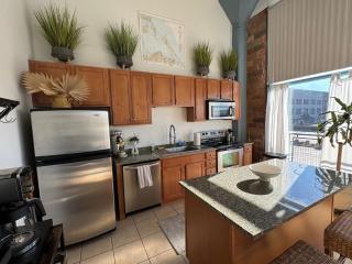 Downtown Condo 5 Minutes to Cedar Point - 6