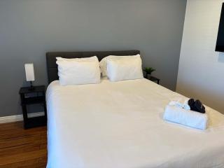 CA4 House Family Oasis Golf Fire Pit & Games - 6