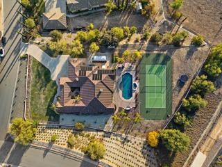 Luxury Home With Pool & Tennis Court - 9