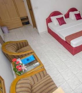 Laurel Lakefront Hotel - 1