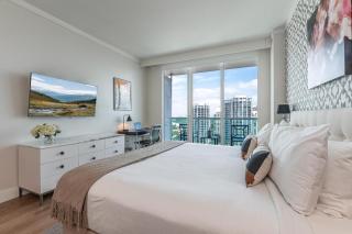 Coconut Grove Bayview Retreat 2 King Suites Pool Gym and Free Parking - 4