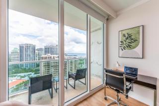 Elevated Grove Escape with Balcony & Bay Views-Includes Parking - Miami - 5