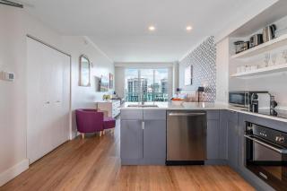 Grove Bayview Getaway Stunning Views Pool Access & Parking - 1