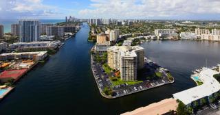 Hallandale Urban Rooms - 4