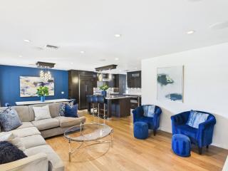 Azure - Sparkling Pool - Pool Table - In Old Town - 9