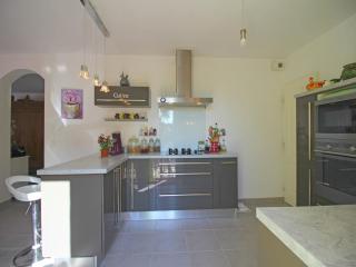 Beautiful holiday home with private pool - 8