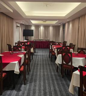 Laurel Lakefront Hotel - 4