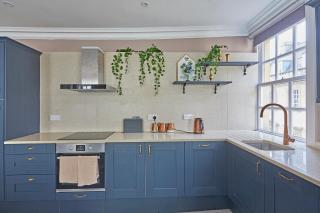 Opp Sally Lunns Sleeps 10 Spacious Maisonette - 5