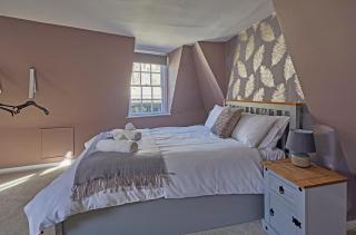 Opp Sally Lunns Sleeps 10 Spacious Maisonette - 2