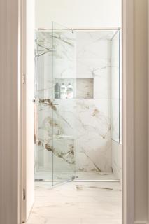 A Quiet Bright & Stylish Family Home - 9