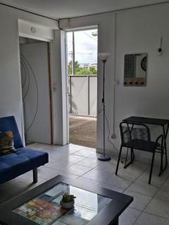 Fonctionnel - Proche de l'aéroport 4km - Parking gratuit - Commerce et restauration à proximité - Wifi - 2