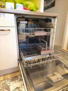 Big 1 Bedroom Apartment near Airport & City Center - 2