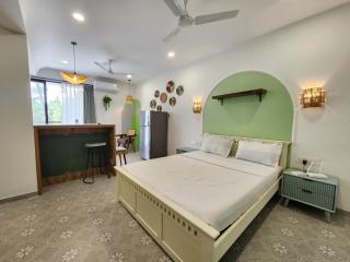 Elegant Hideaway Studio - Private Balcony, Pool & Luxury Closet - 0