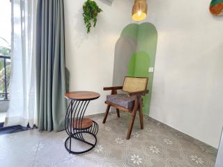 Elegant Hideaway Studio - Private Balcony, Pool & Luxury Closet - 7