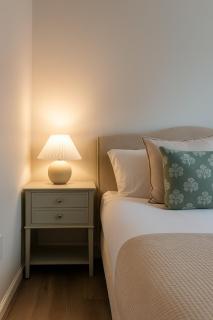 Downtown 2BR Gem Yale Wooster Sq WiFi - 5