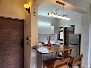 Serene 2BHK with Mangrove View - Pool, Balcony, Near Candolim Beach - 9