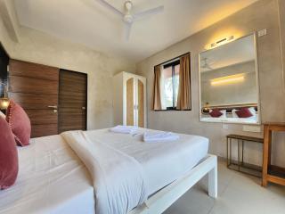 Serene 2BHK with Mangrove View - Pool, Balcony, Near Candolim Beach - 4
