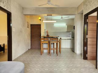 Serene 2BHK with Mangrove View - Pool, Balcony, Near Candolim Beach - 3