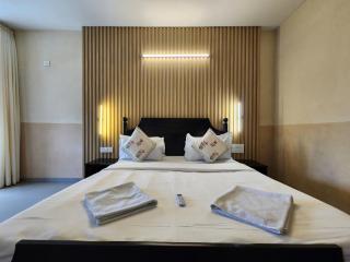 Serene 2BHK with Mangrove View - Pool, Balcony, Near Candolim Beach - 6