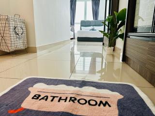 Muji 2B2R 12pax Sunrise Seaview Georgetown Suite - George Town - 4