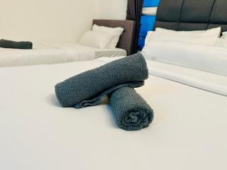 Muji 2B2R 12pax Sunrise Seaview Georgetown Suite - George Town - 2