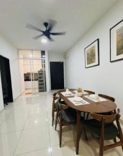 Spacious 3B3R Unit in BukitJalil - 2