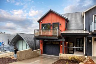 Walk to Ski Slopes Trails Luxury 4-Bedroom Private Home with Private Hot tub BBQ Heated Parking and Two Master Suites PEA-1114 by KBM Resorts - 5