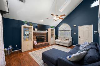 Epic Location Cool Pool, 6Flags, Rangers, Cowboys - 7