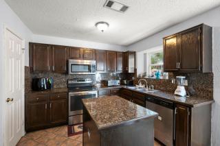 Epic Location Cool Pool, 6Flags, Rangers, Cowboys - 4