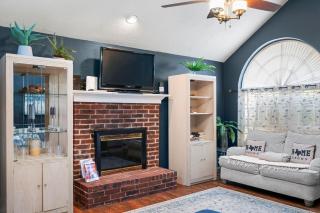 Epic Location Cool Pool, 6Flags, Rangers, Cowboys - 1