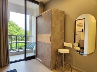 Chic 2BHK Nature View Apartment - Family & Couple-Friendly, Pool, Balcony - Near Candolim Beach - 1