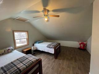 Buffalo 4BR Home 5 Beds, Near Airport & Downtown - 9