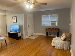 Buffalo 4BR Home 5 Beds, Near Airport & Downtown - 3