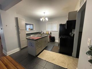 Buffalo 4BR Home 5 Beds, Near Airport & Downtown - 1