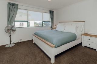 Wanaka Beachouse - stay next to the sand - 3