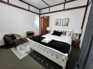 Bowen Toft Villa- New Listing - 7