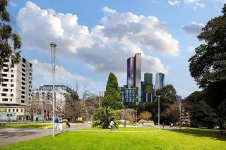 Spacious 2-Bedroom Apt, Free Parking, Steps to the City - 9