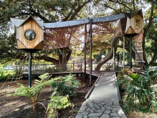 Spacious 2-Bedroom Apt, Free Parking, Steps to the City - 1