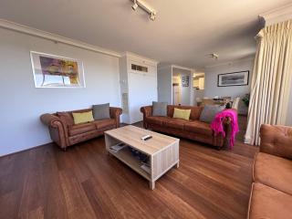 Canberra City View Apartment - 7