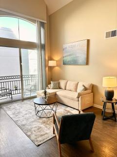 Spacious 2B 2B Pool View Loft Apartment in Marina Del Rey - 0
