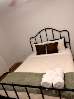 Spacious Family Home with AC near Phoenix Raceway - 7