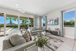 Airy 6 Bdrm House with Private Pool in Encore - 6